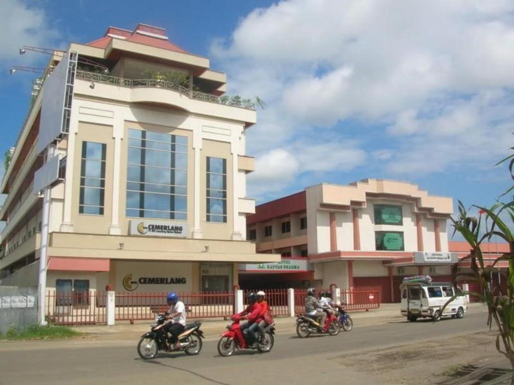 Hotel Kapuas Dharma Pontianak Bagian luar foto