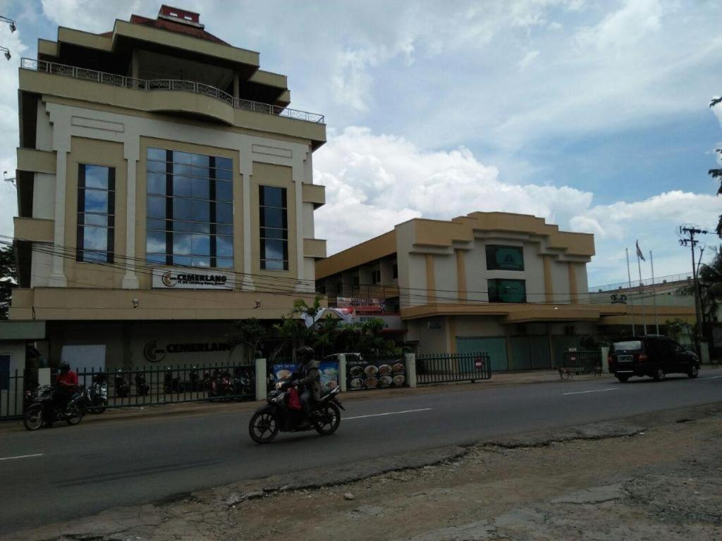 Hotel Kapuas Dharma Pontianak Bagian luar foto